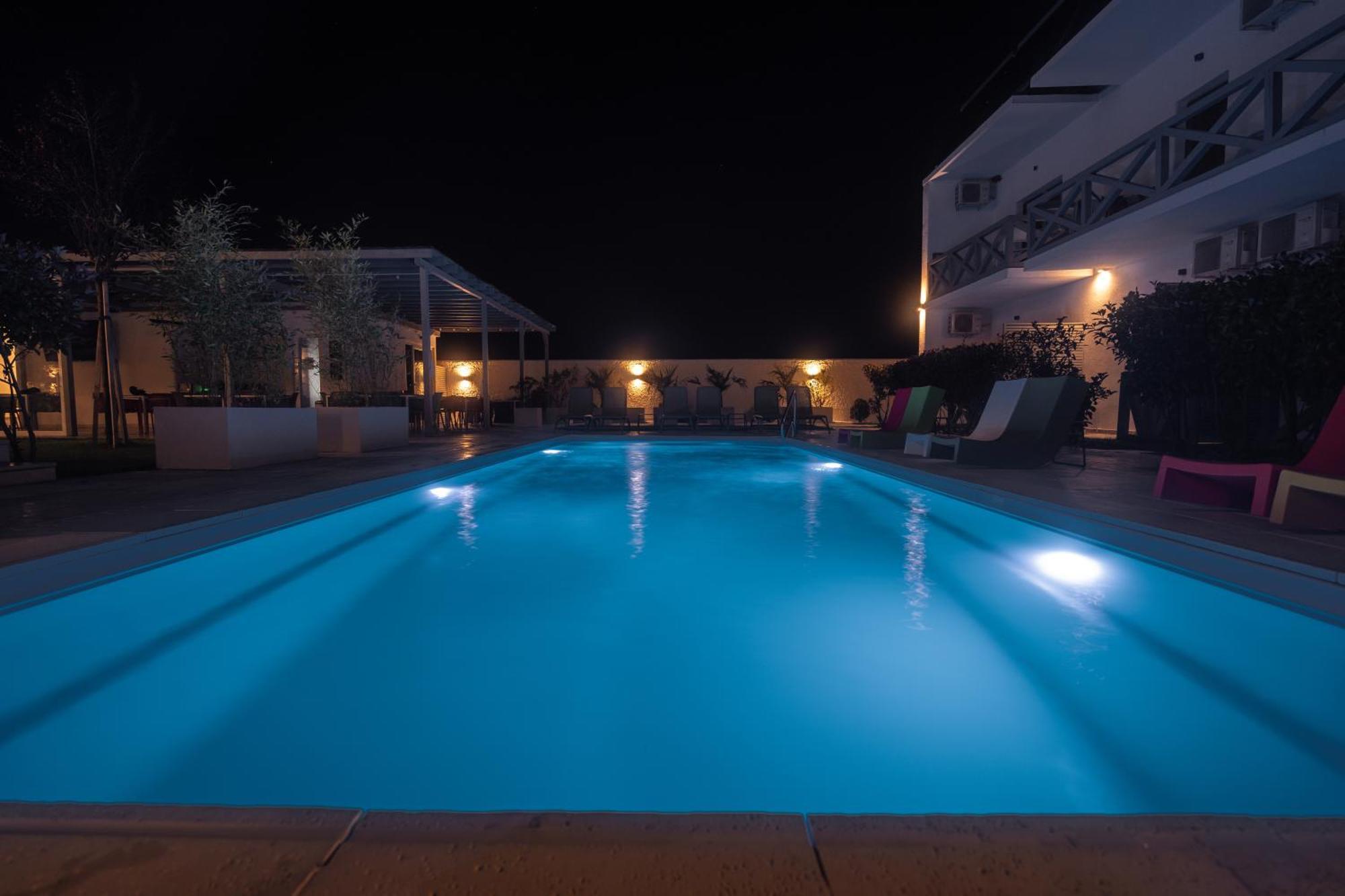White Vama Veche Hotel Bagian luar foto